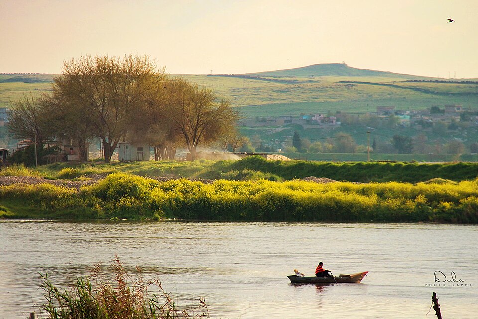 File:Mosul river.jpg