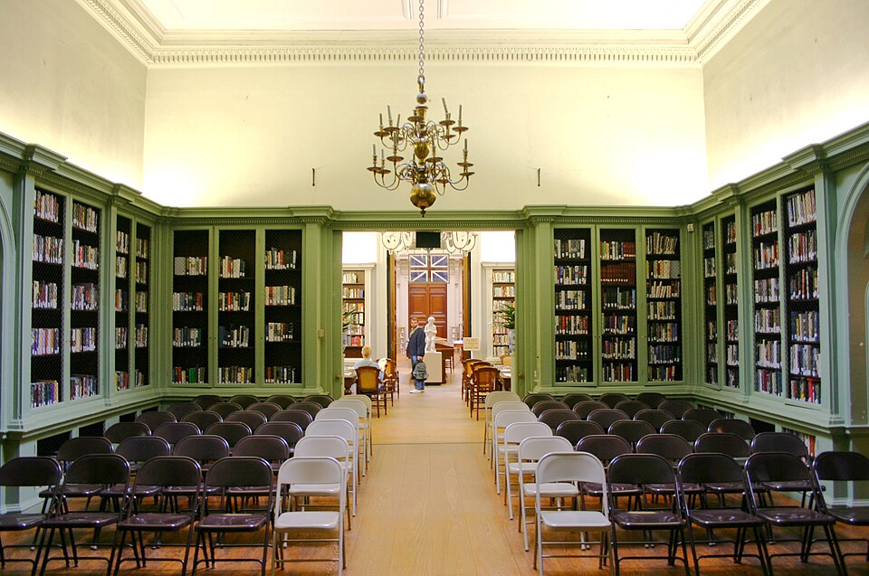 File:Redwood Library and Anthanaeum.jpg