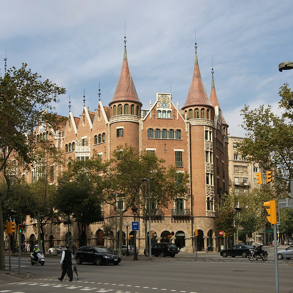 File:Avinguda Diagonal Casa de les Punxes.JPG
