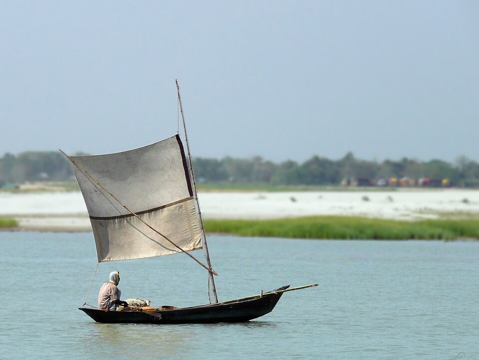 File:Boat Sailing up Padma River Bangladesh.jpg