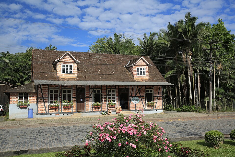 File:Casa Comercial Weege de 1910.jpg