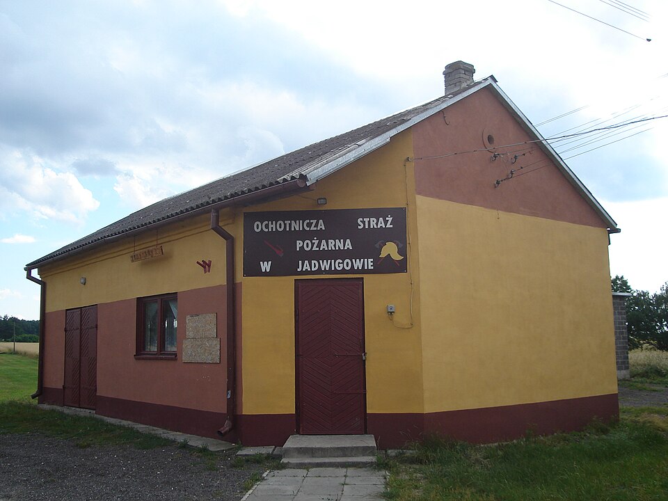 File:Jadwigow remiza.jpg