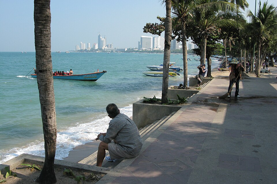 File:Pattaya Beach, Beach Road, Thailand.jpg