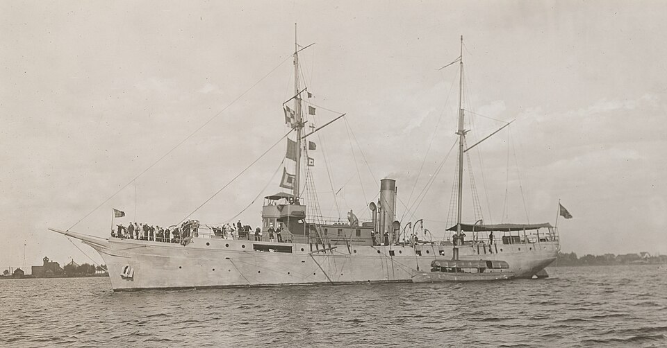 File:USS Gopher In Duluth Harbor.jpg