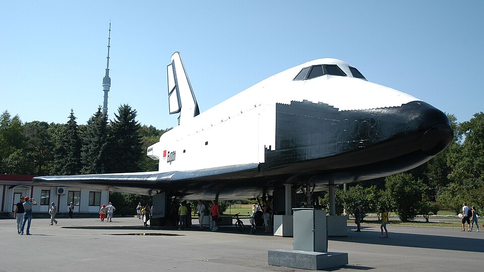 File:Buran OK-TVA VDNKh.JPG