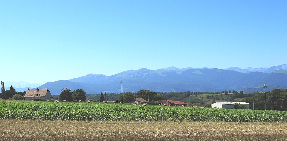 File:Caharet (Hautes-Pyrénées) 1.jpg