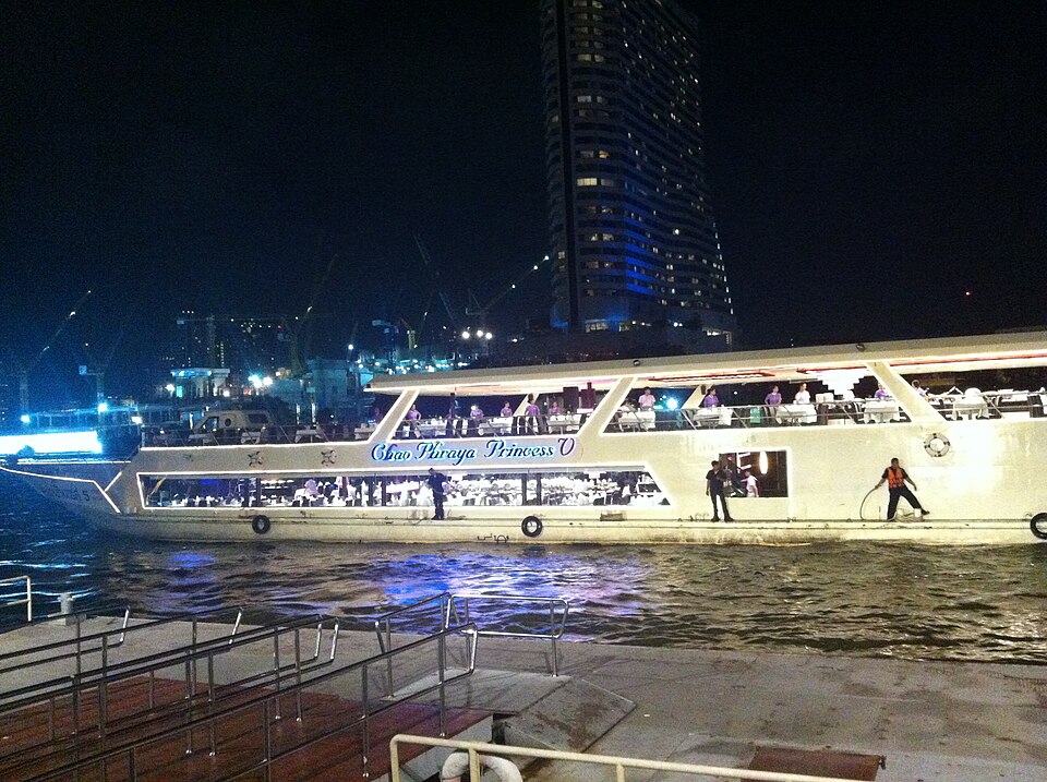 File:Cruise Dinner in Bangkok.jpg