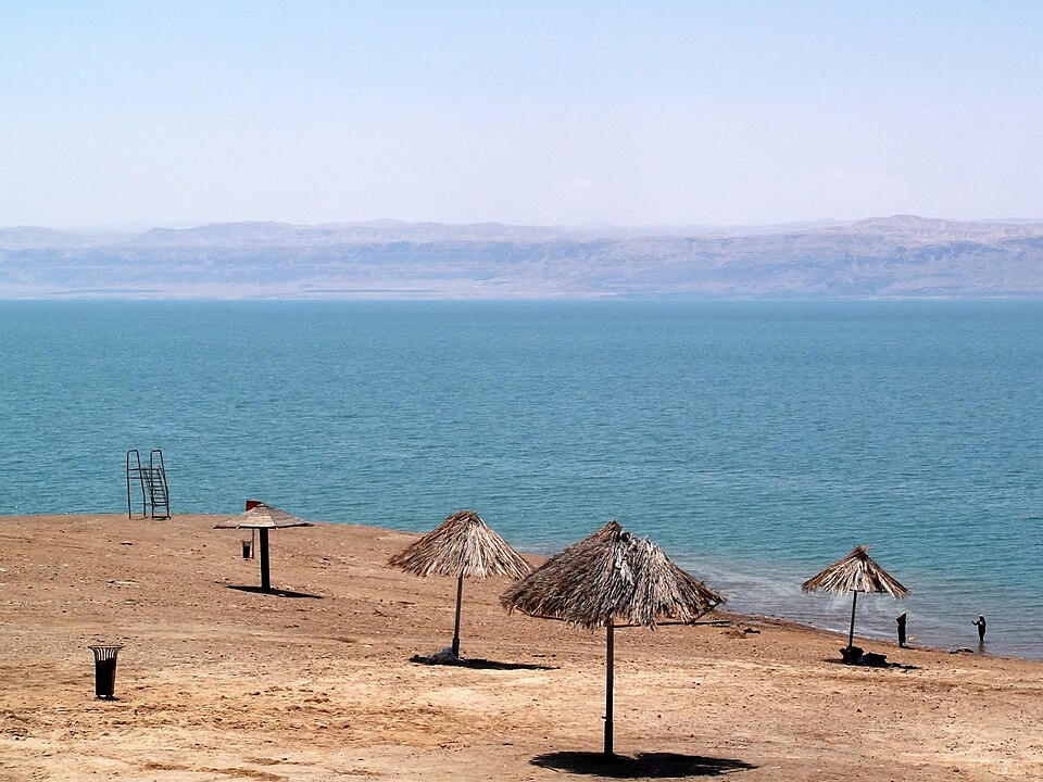 File:Dead Sea beach 00.JPG