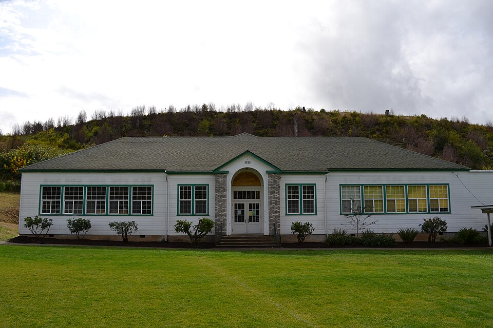 File:Triangle Lake School (Blachly, Oregon).jpg