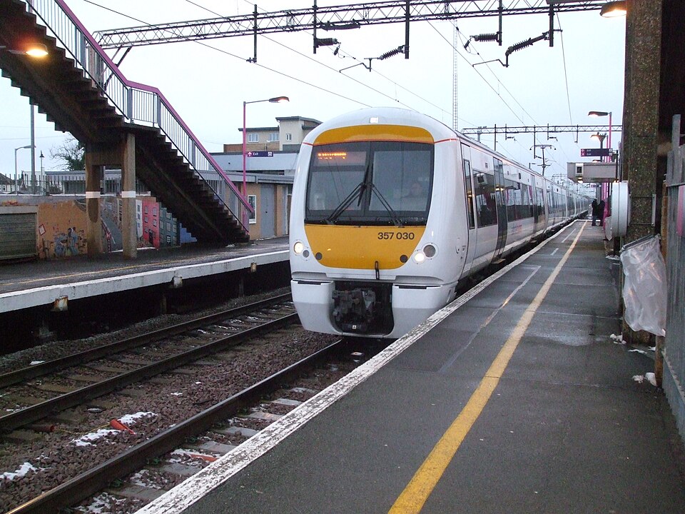 File:Unit 357030 at Rainham.JPG