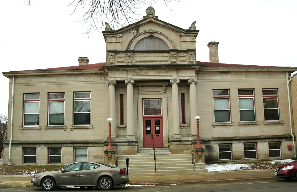 File:Waterloo IA Public Library East pic1.JPG