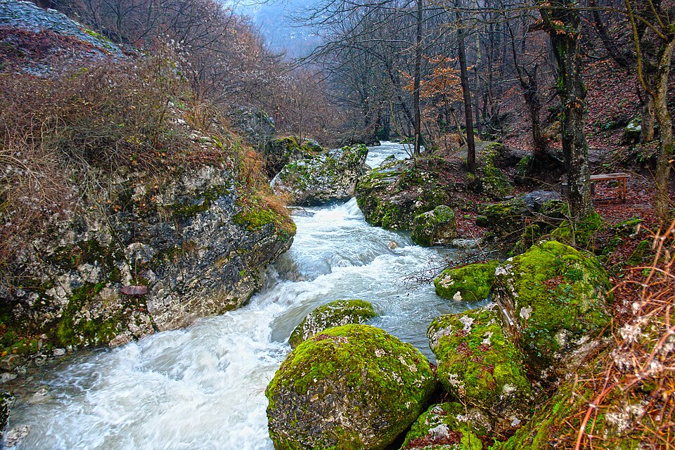 File:Beneath Bobovac (2) - panoramio.jpg