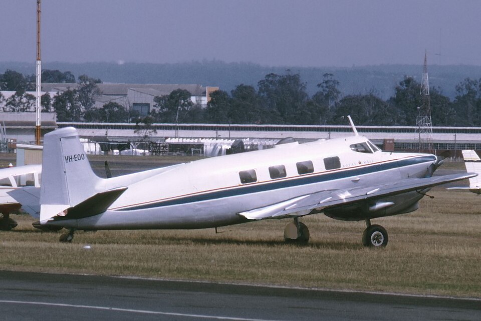 File:DHA.3 Drover 3B VH-EOO Bankstown 04.10.70-1-.jpg
