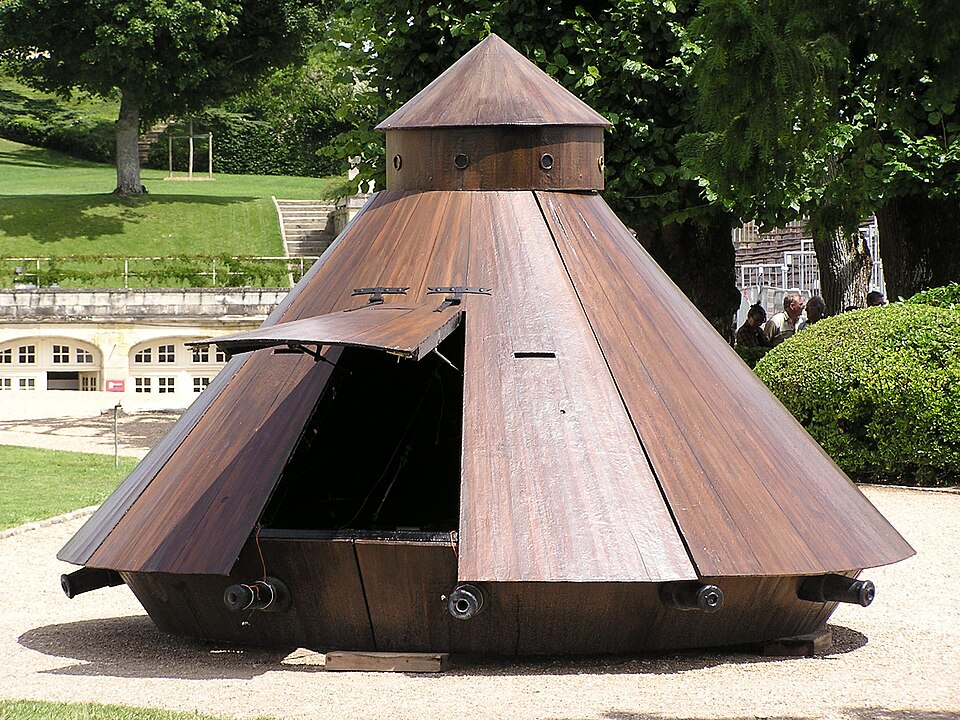 File:DaVinciTankAtAmboise.jpeg