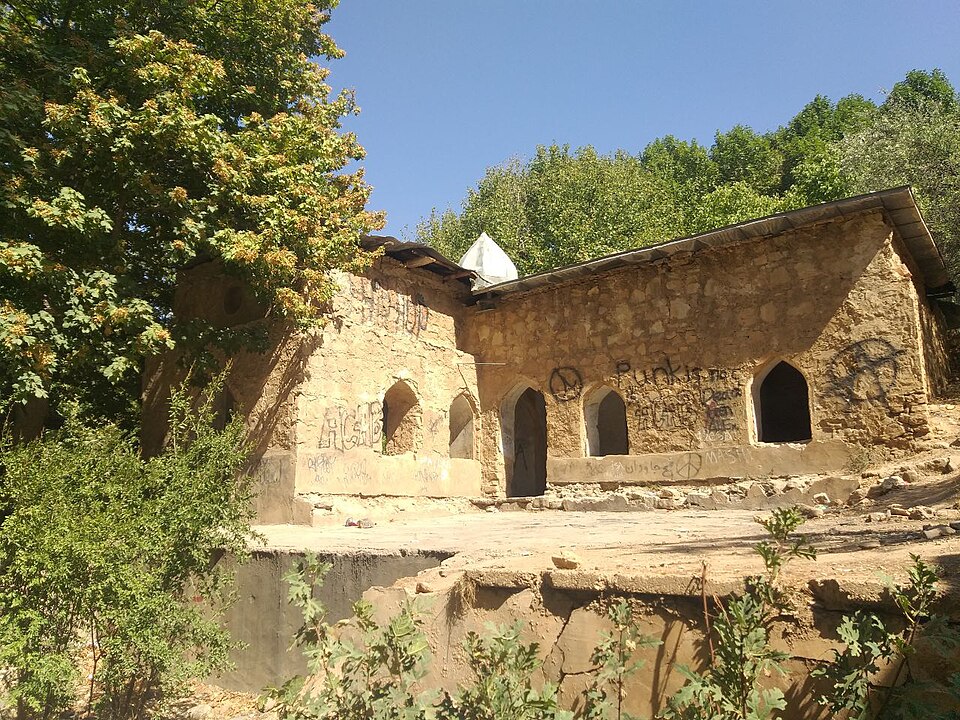 File:Ghalat church, shiraz.jpg