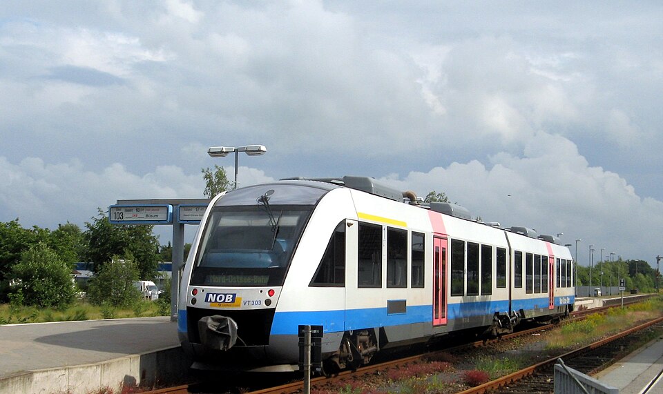 File:Heide bahnhof nob n itzehoe.jpg