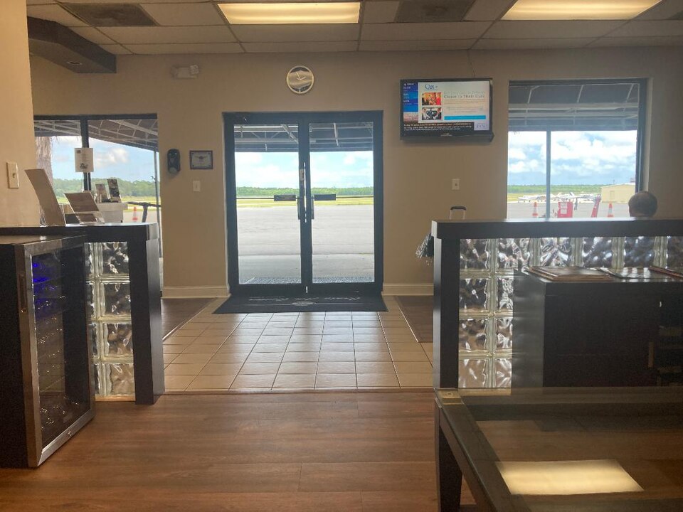 File:Jacksonville executive airport lobby area.jpg