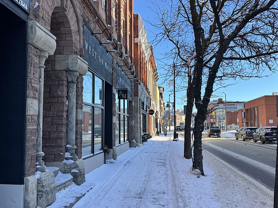 File:Munro Block Sidewalk and Façade.jpg