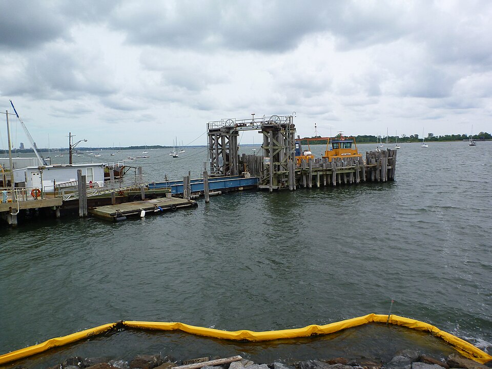 File:Pier and Ferry to Hart Island.JPG