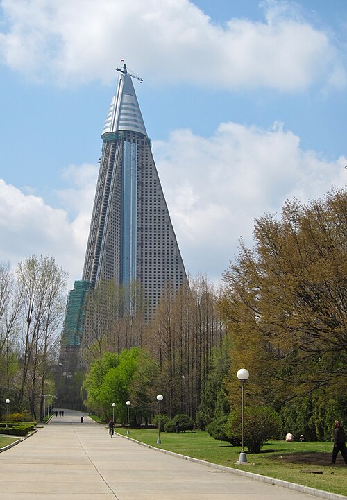 File:Ryugyong Hotel - 29 april 2010.jpg
