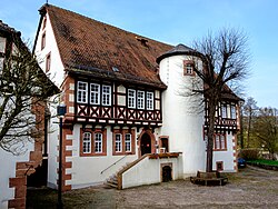 Exterior of the Brüder Grimm House in Steinau, a half-timbered historic building with a steep tiled roof.