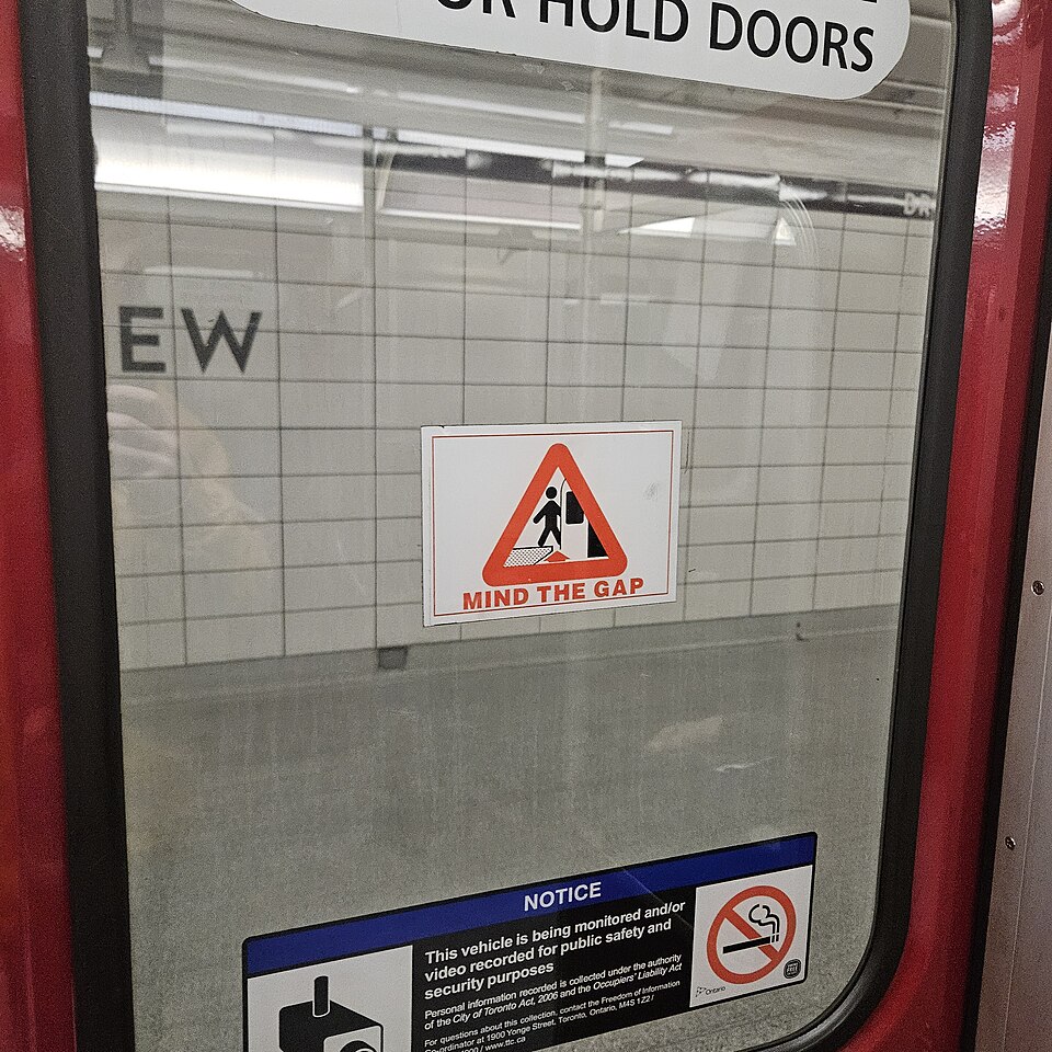 File:TTC T1 door.jpg