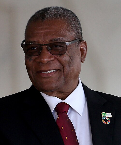 File:Evaristo Carvalho 2016 (cropped).jpg