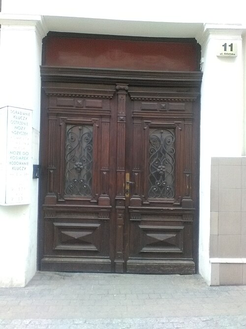 File:Gdanska 11 door.jpg
