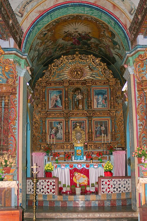 File:Inner view of Malayatoor Church.jpg