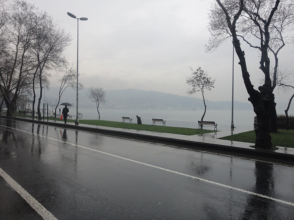 File:Kireçburnu Sahili.JPG
