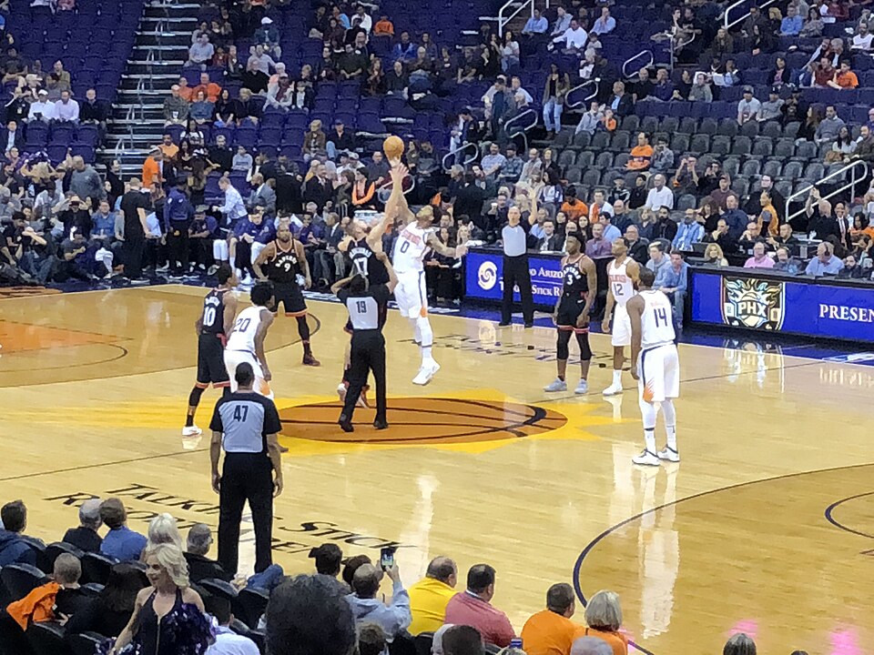 File:NBA basketball, Raptors in Phoenix.jpg