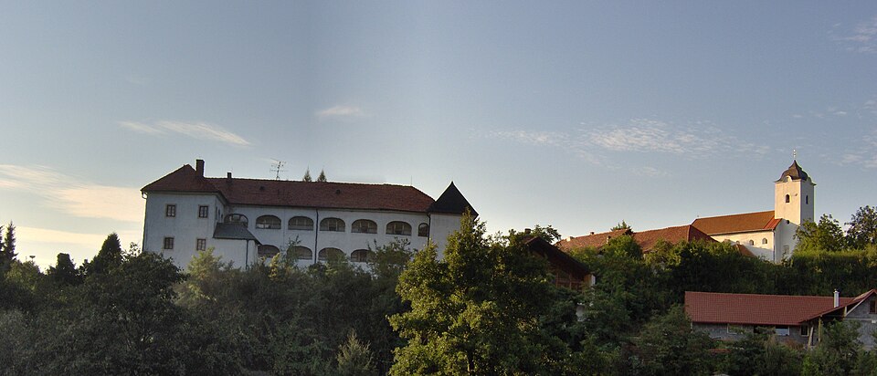 File:Pečenice-monastery-church.jpg