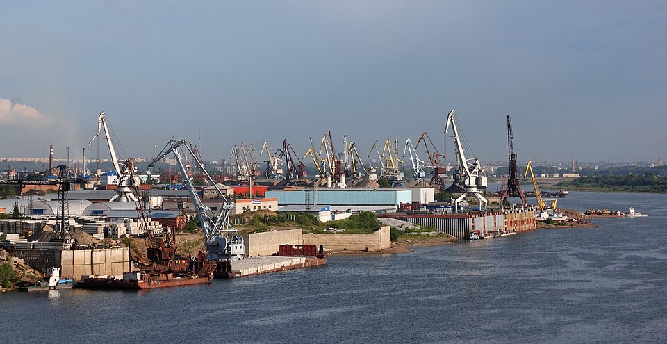 File:Речной порт Томск.jpg