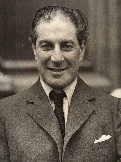 File:Royal court photographer BARON.jpg
