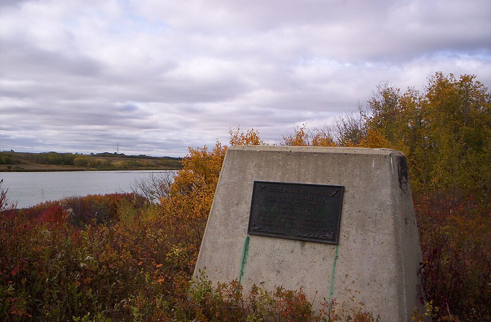 File:Waskahegan Trail Saunders Lake.jpg