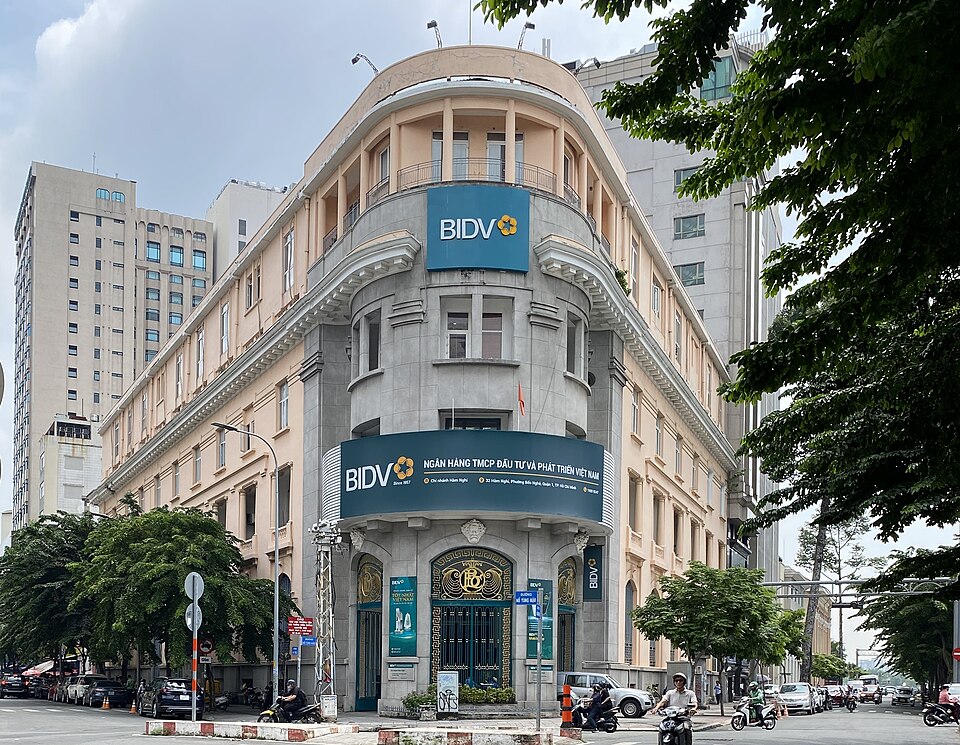 File:BFC Saigon Exterior.jpg