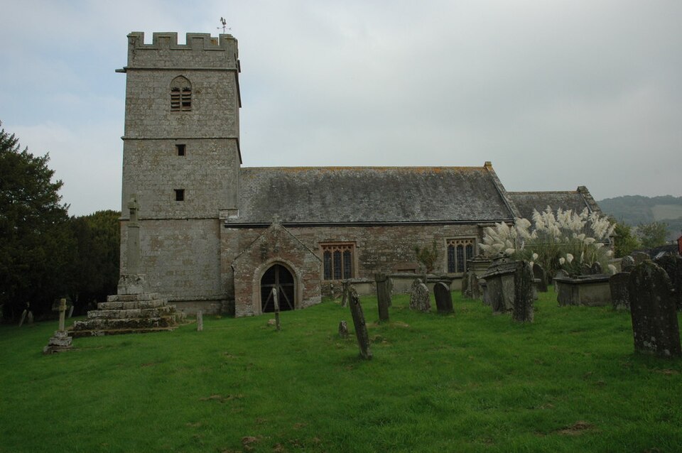 File:Cwmcarvan Church.jpg