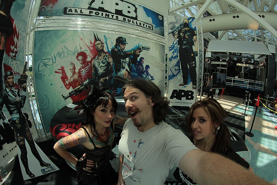 File:E3 2010 . . (4704891933).jpg