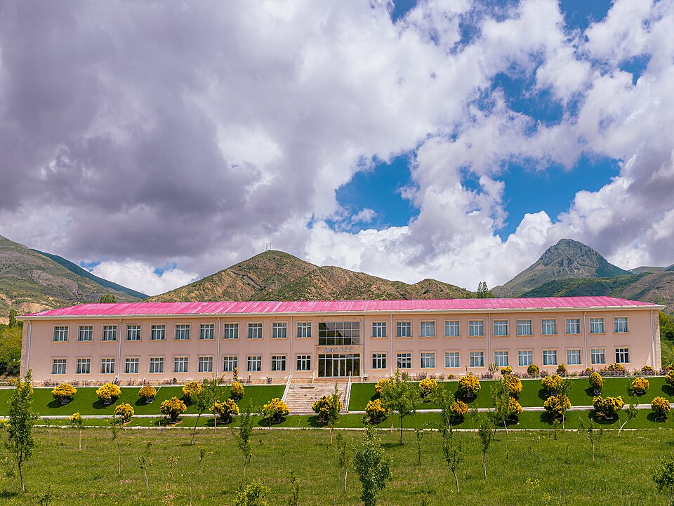 File:Kükü kənd tam orta məktəbi.jpg