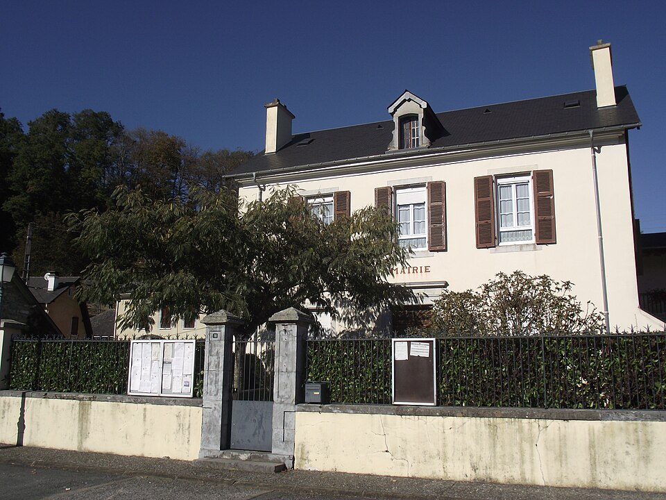 File:Mairie de Peyrouse (Hautes-Pyrénées, France).JPG