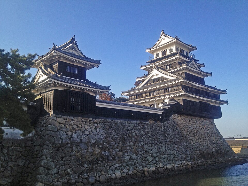File:Nakatu Castle 4.jpg