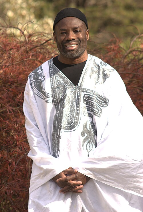 File:Philip Emeagwali in white "agbada.".jpg