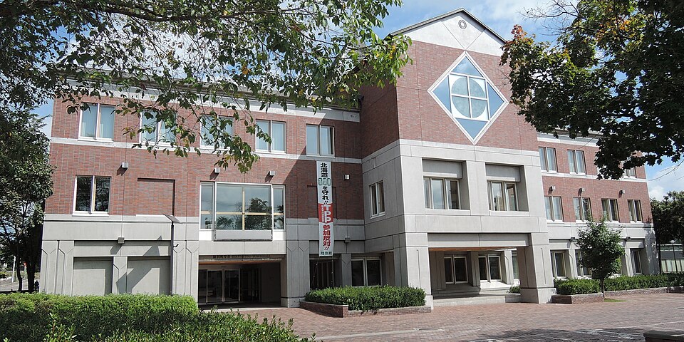 File:Rikubetsu town hall.JPG