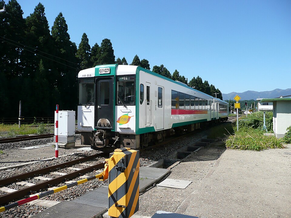 File:Rikuutousen train.JPG