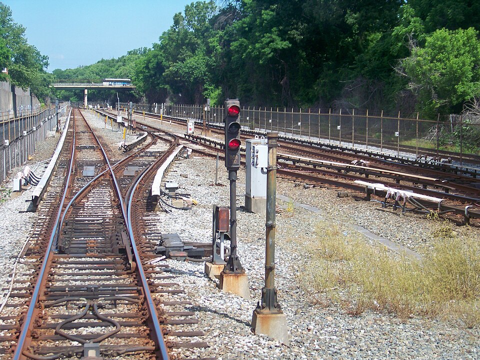 File:Silver Spring pocket track.jpg