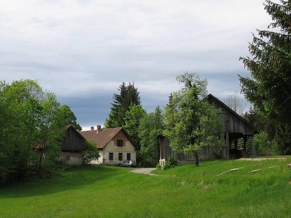 File:Ustje Ig Slovenia - Benko 3.jpg
