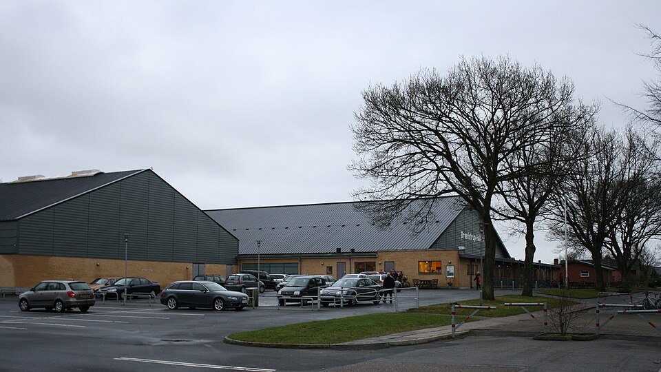 File:Brædstrup-Hallen 2011.jpg