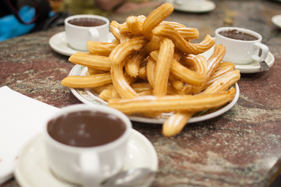 File:Churros con Chocolate en San Sebastián.jpg