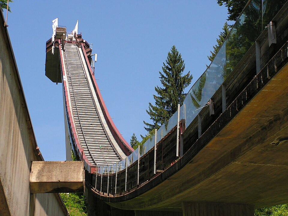 File:Heini-Klopfer-Skiflugschanze.jpg