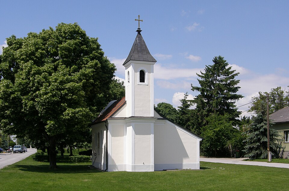 File:NOE Großhofen Ortskapelle 2.jpg